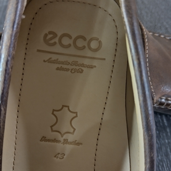 ECCO Classic Moc mens loafer. Size  9.5. Slip ons Leather great condition Brown - Picture 8 of 15